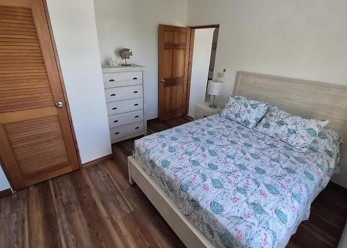 Tranquil Roomy Getaway Close To City